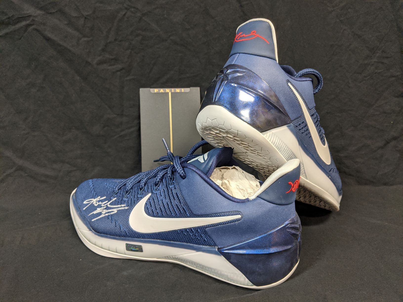 doblado Álgebra Elegante Kobe Bryant Autographed Nike Kobe A.D. Shoes - Art of the Game